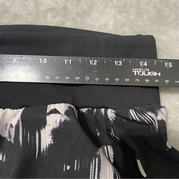 Zella Black and White Cropped Joggers Size Medium - Picture 6 of 9